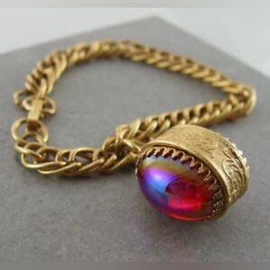 Vintage 1950’s Gold-Tone Bracelet with Dragon’s Breath Glass Cabochon